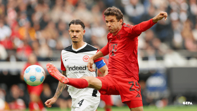 Signierter Bundesliga-Ball von FC Bayern München Stars