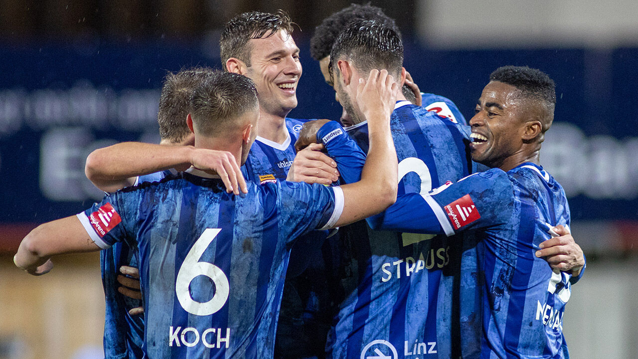 2 Liga Blau Weiß Linz Rauscht über Vorwärts Steyr Hinweg 