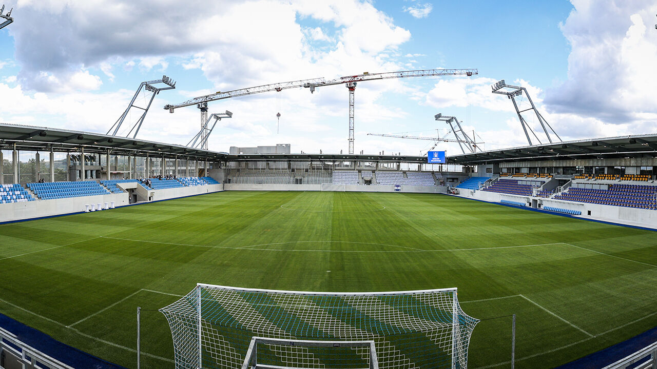 Epochales Ereignis Blau Weiß Linz Eröffnet Neues Stadion 