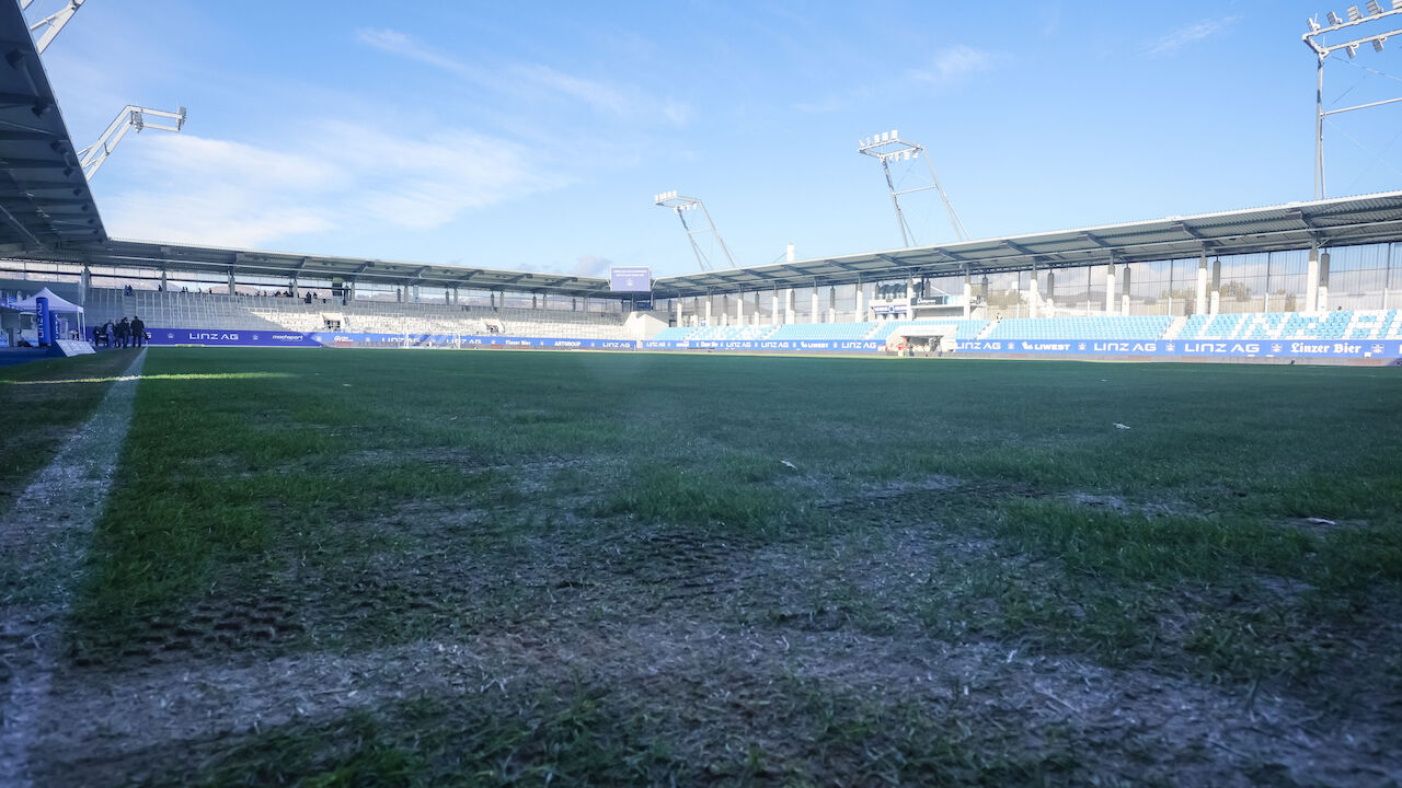 Thanks snow shoveler!  Bundesliga game gets the green light