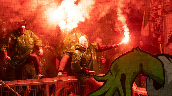 Pyro-Wahnsinn in Altach: Vorarlberg-Derby kurz vor Abbruch