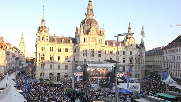 Mauer vor dem Grazer Rathaus-Eingang! Waren es Sturm-Fans?