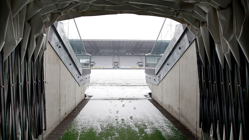 Schneetreiben wirbelt Bundesliga durcheinander