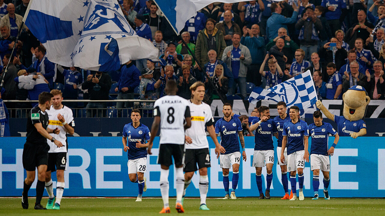 Schalke 04 Holt In Unterzahl Remis Gegen Gladbach - Fussball ...