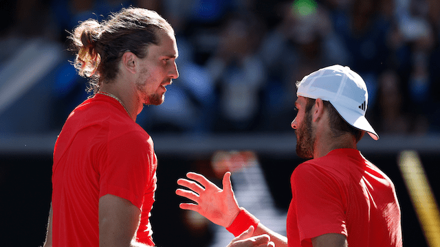 Zverev steigt locker ins Achtelfinale auf, Alcaraz mit Mühe